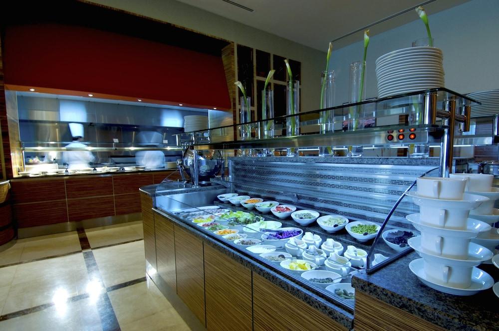 Hilton Garden Inn Riyadh Olaya Riade Exterior foto