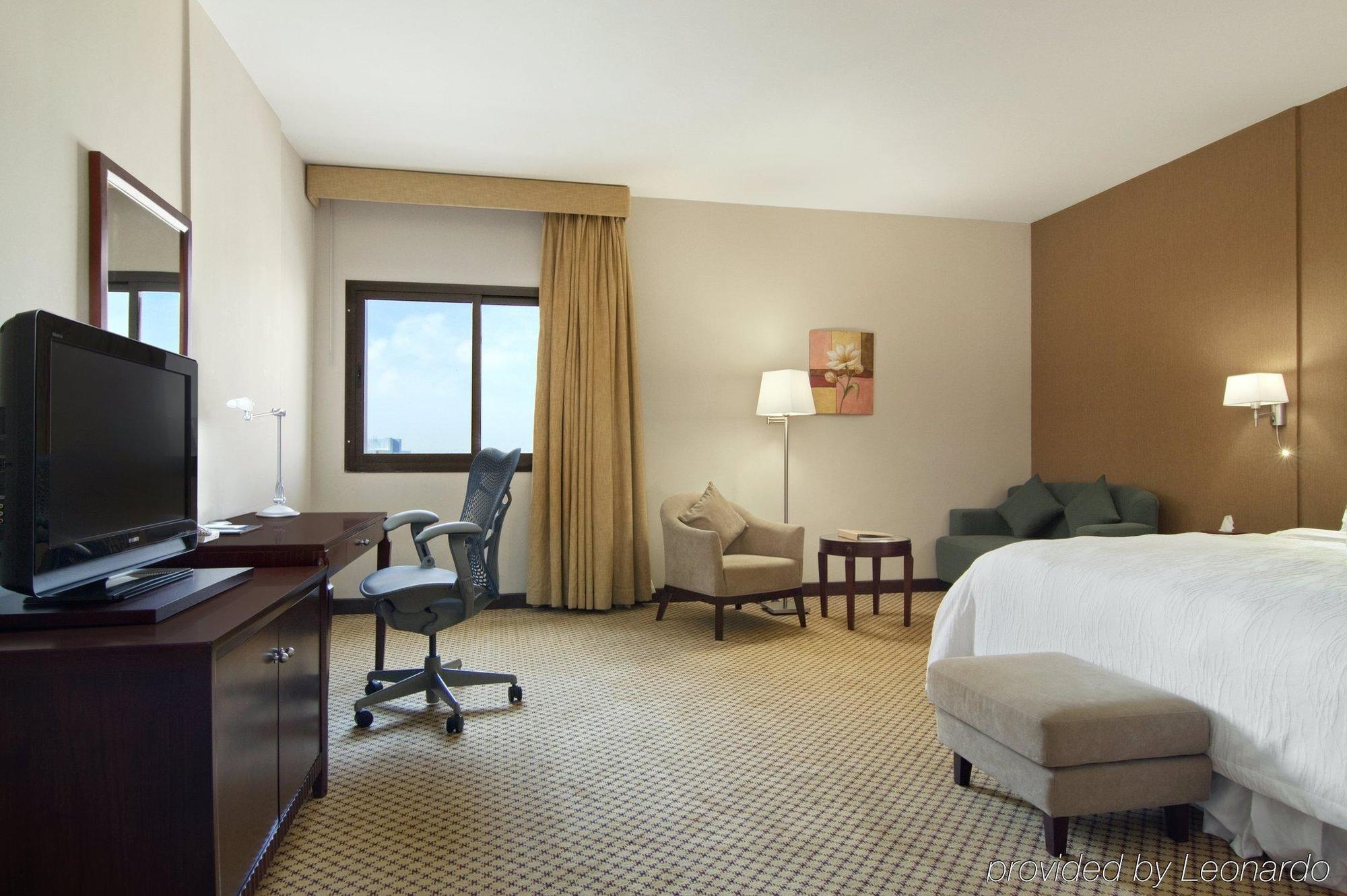 Hilton Garden Inn Riyadh Olaya Riade Quarto foto