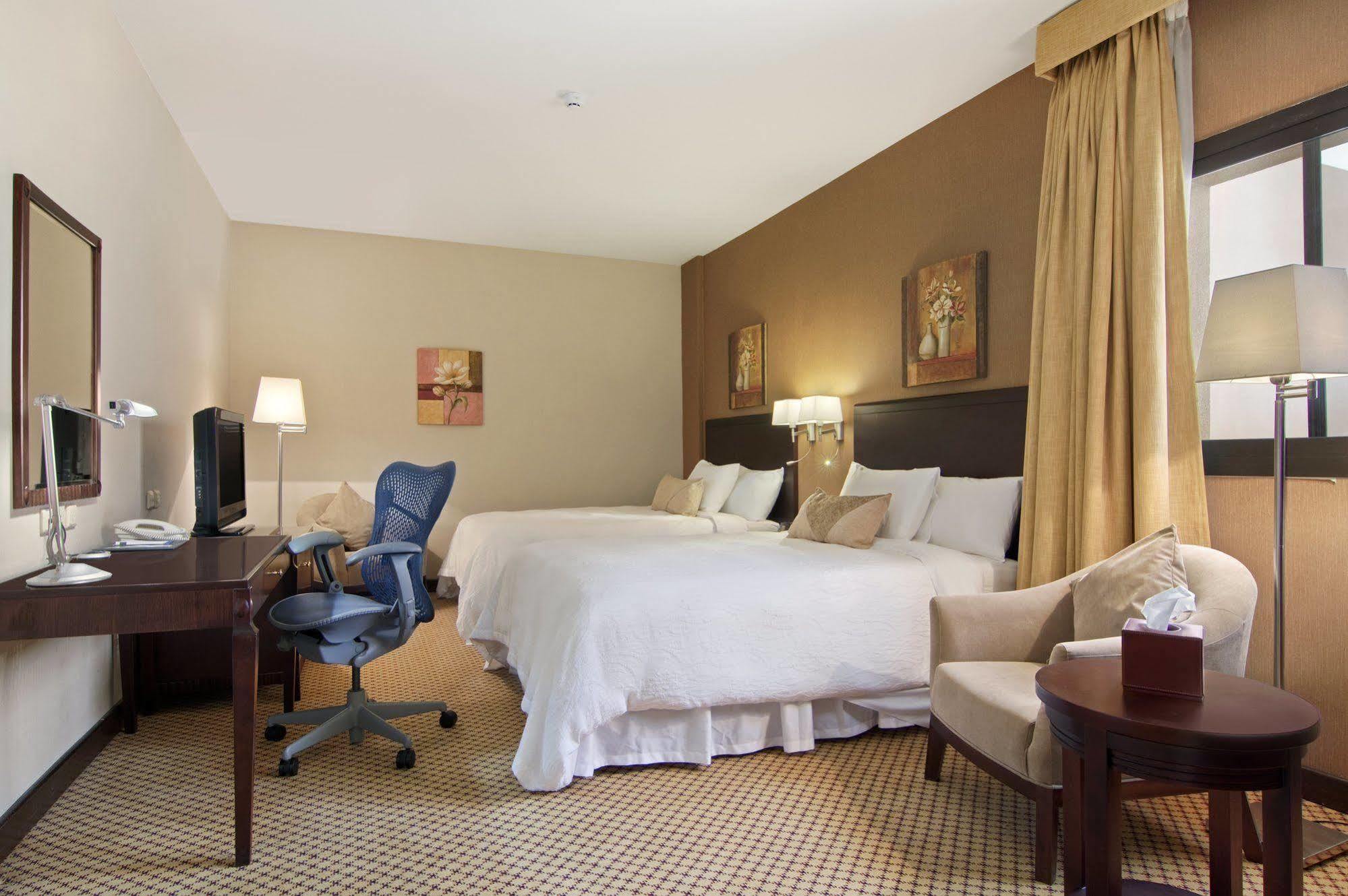 Hilton Garden Inn Riyadh Olaya Riade Quarto foto